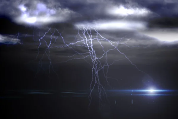 Stürmischer, dunkler Himmel — Stockfoto