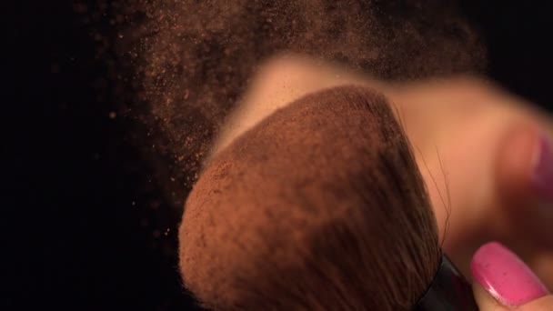 Doigt sur brosse à poudre — Video