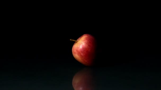 Girando maçã — Vídeo de Stock