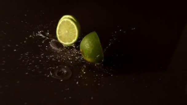 Lime pieces dropping on wet surface — Stock Video