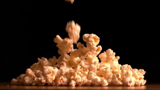 Popcorn-Gießen — Stockvideo