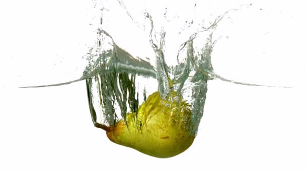 Pear plunging into water — Stock Video