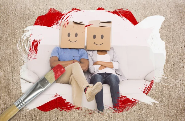 Imagen compuesta de una pareja que lleva cajas en la cabeza —  Fotos de Stock
