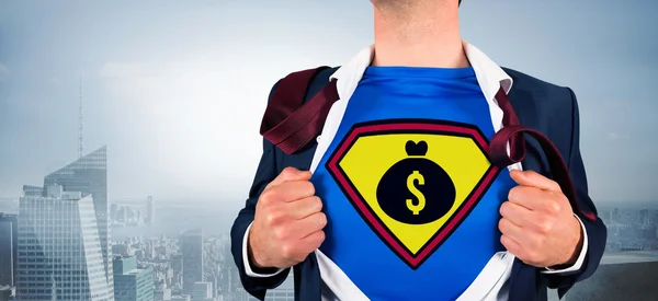 Открывающаяся рубашка бизнесмена в стиле супергероя — стоковое фото