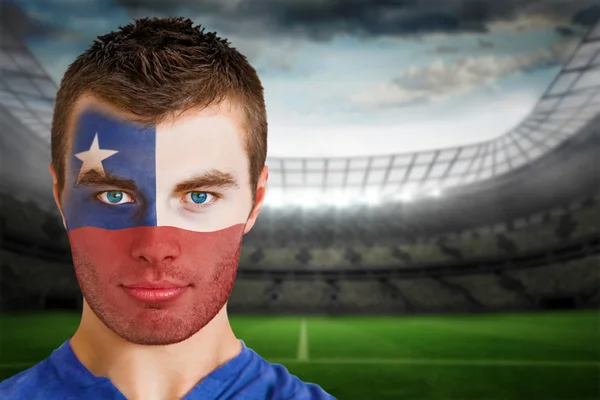 Abanico de fútbol Chile en pintura facial — Foto de Stock