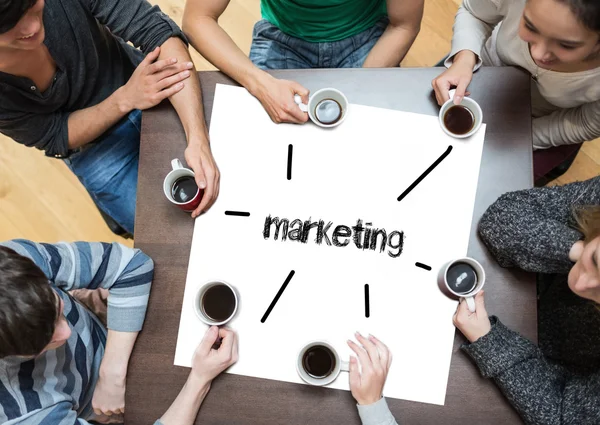 Marketing en la página con gente alrededor de la mesa — Foto de Stock