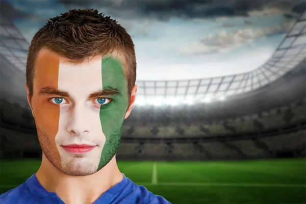 Elfenbenskusten fotbollsfan i ansiktsmålning — Stockfoto