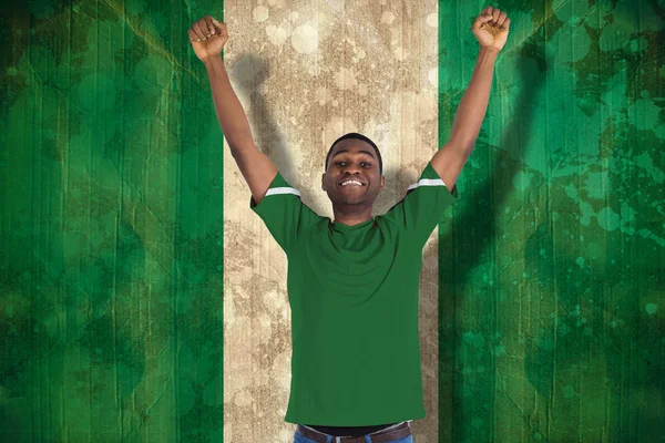 Kompozit kép ujjongott a focirajongó, a Zöld trikó — Stock Fotó