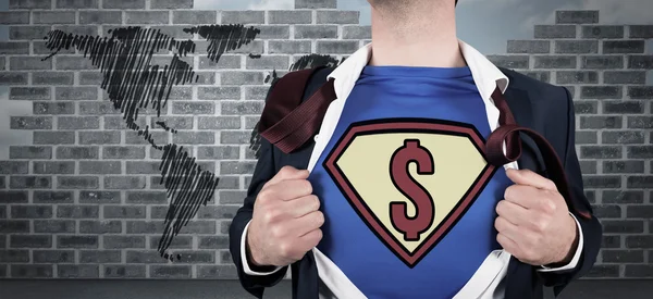 Открывающаяся рубашка бизнесмена в стиле супергероя — стоковое фото