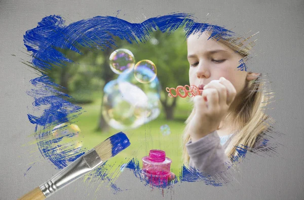 Ittle girl blowing bubbles — Stock Photo, Image