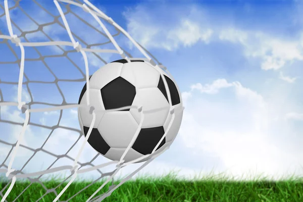 Imagen compuesta de fútbol en la parte posterior de la red — Foto de Stock