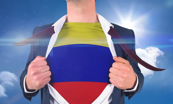 Zakenman opening shirt te onthullen colombia vlag — Stockfoto