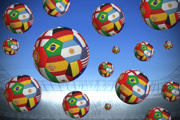 Złożony obraz piłki w międzynarodowych flagi — Zdjęcie stockowe