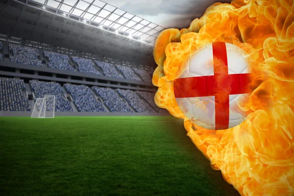 Zusammengesetztes Bild des Feuers rund um die englische Flagge Fußball — Stockfoto
