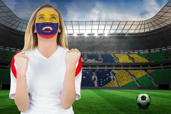 Yüz boyama heyecanlı Kolombiya fan — Stok fotoğraf