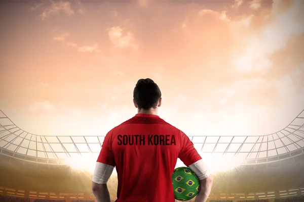 Immagine composita del giocatore di calcio della Corea del Sud che tiene la palla — Foto Stock