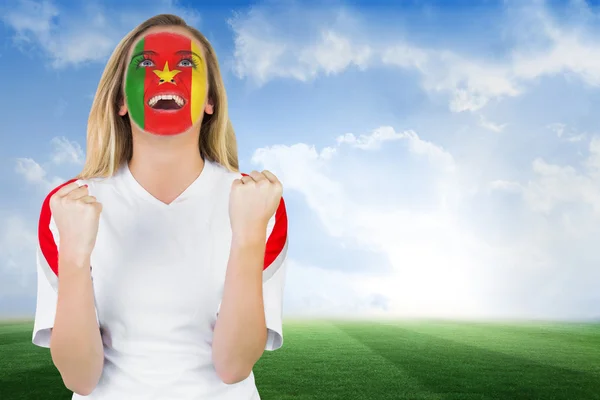 Composite image of excited cameroon fan in face paint cheering — Stock Photo, Image