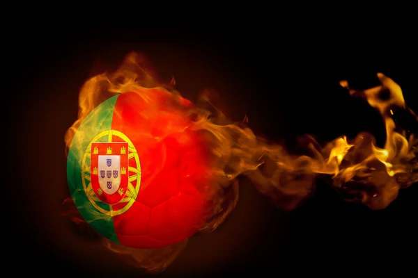 Imagem composta do fogo que rodeia a bola portugal — Fotografia de Stock