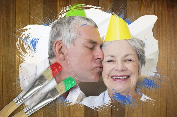 Пожилая пара празднует день рождения — стоковое фото