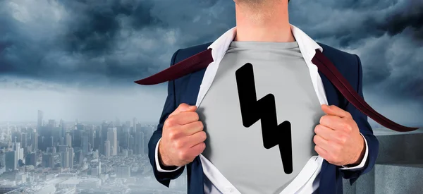 Zakenman opening shirt in superheld stijl — Stockfoto