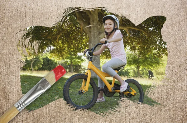 Композитное изображение маленькой девочки на велосипеде — стоковое фото
