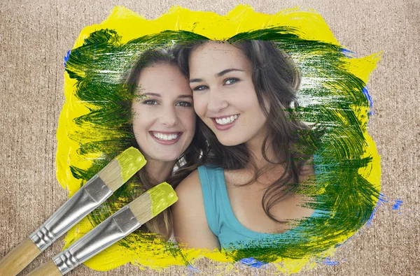 Friends smiling at camera — Stock Photo, Image