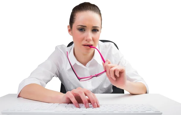 Businesswoman typing on a keyboard — Stock Photo, Image