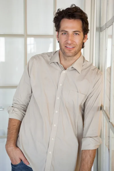 Businessman leaning on window — Stock Photo, Image