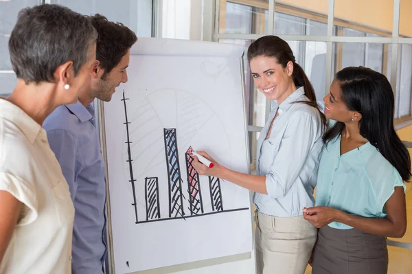 Business people working on graph for presentation — Stock Photo, Image