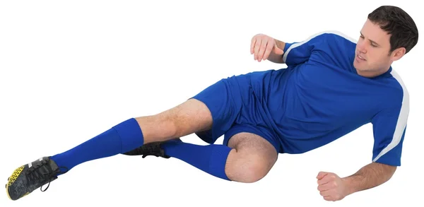 Jogador de futebol em azul chutando — Fotografia de Stock