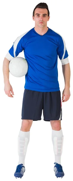 Schöner Fußballer im blauen Trikot — Stockfoto