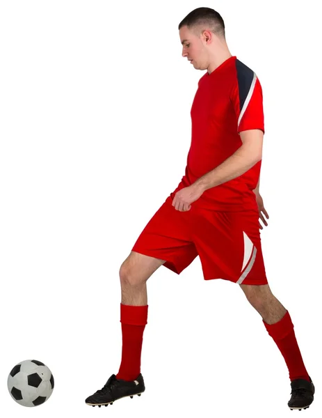 フィット ボールで遊ぶフットボール選手 — Stockfoto