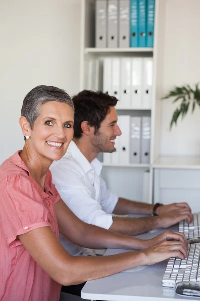 Business team using computers — Stock Photo, Image