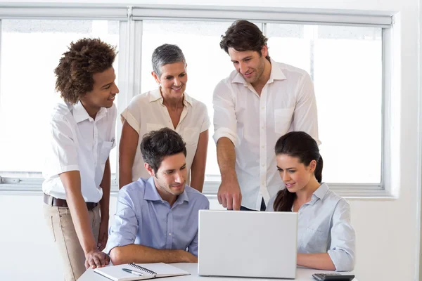 Samenwerking tussen zakenmensen — Stockfoto