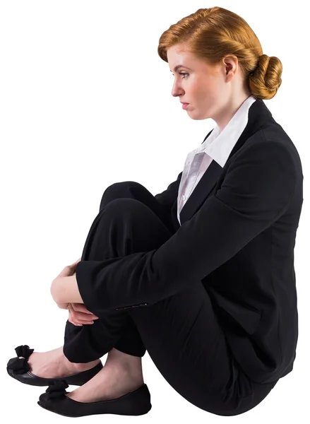 Boldogtalan vöröshajú üzletasszony ül — Stock Fotó