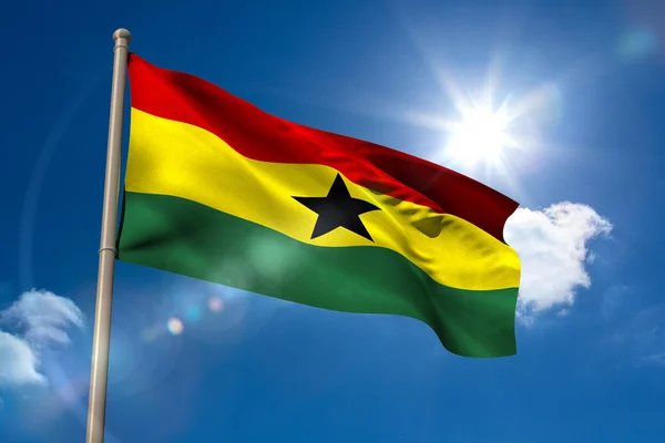 Ghana-Nationalflagge auf Fahnenmast — Stockfoto