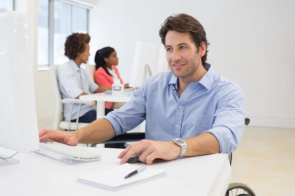 Businessman with disability works hard — Stock Photo, Image