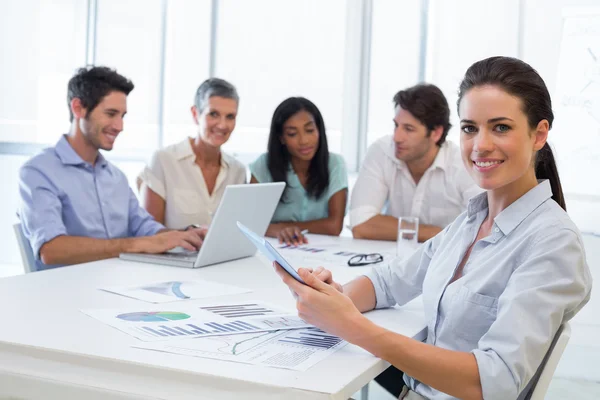 Empresaria en reunión de negocios — Foto de Stock