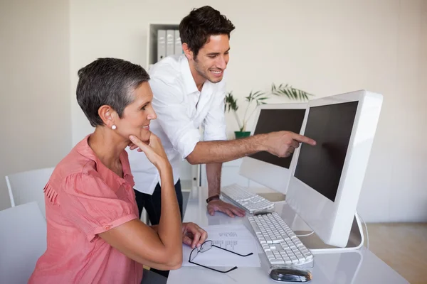 Bedrijfsteam werkt samen — Stockfoto