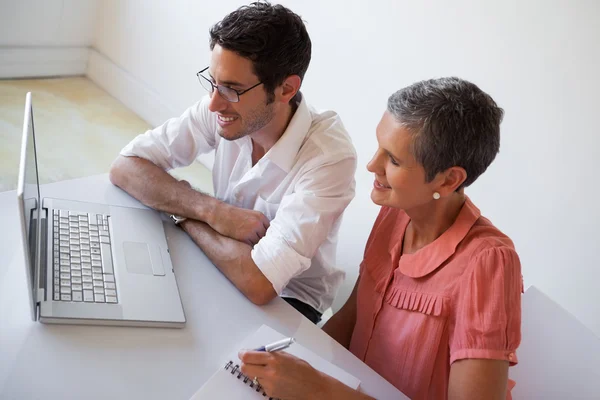 Business team che lavorano insieme — Foto Stock