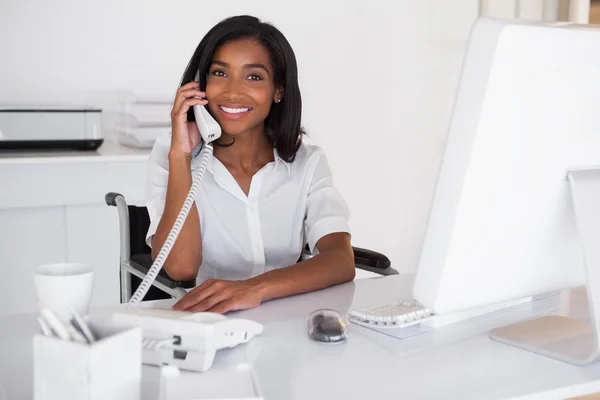 Businesswoman in wheelchair working — Stock Photo, Image