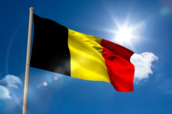 Bandeira nacional da Bélgica no mastro — Fotografia de Stock