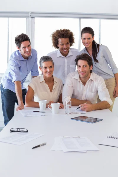 Empresarios en el lugar de trabajo — Foto de Stock