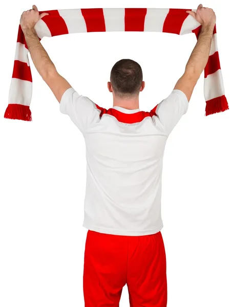 Jugador de fútbol sosteniendo bufanda rayada — Foto de Stock