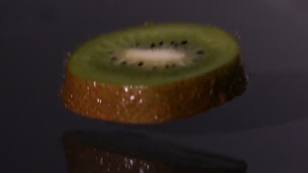 Kiwi slice falling — Stock Video