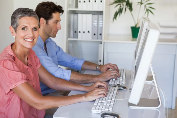 Business team using computers — Stock Photo, Image