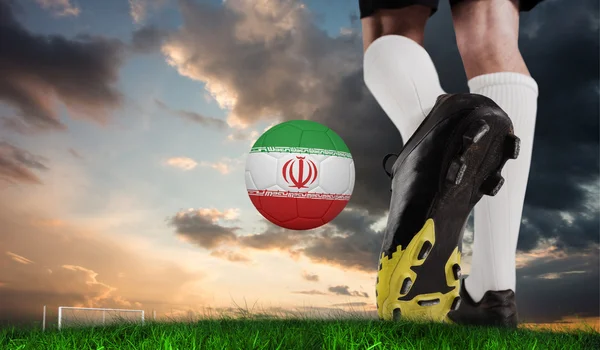 Fotbalový boot kope Írán míč — Stock fotografie