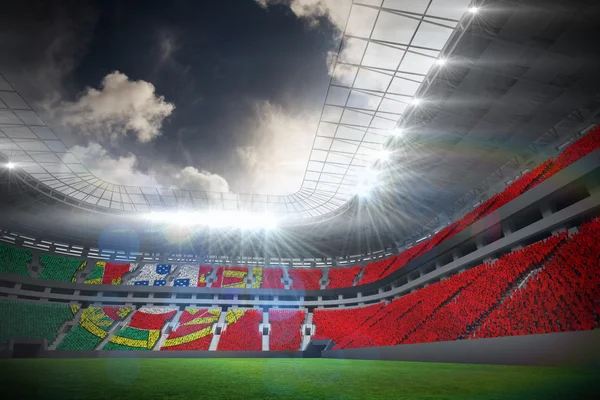 Bandera portuguesa contra estadio de fútbol — Foto de Stock