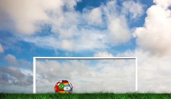 Fotboll i multi nationalfärger — Stockfoto