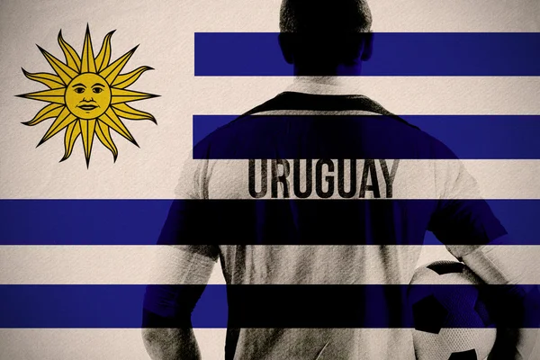 Uruguayi labdarúgó játékos gazdaság labda — Stock Fotó